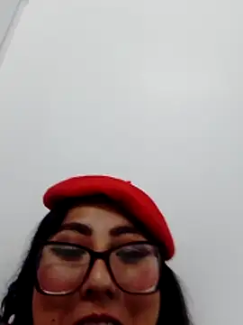 ytzi_opss Show in webcam