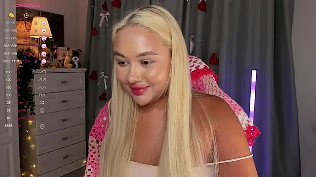 _Loneve__ Adlı Modelin Canlı XXX Sohbeti