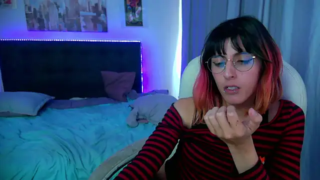 goth_minerva: διαδικτυακό σόου στην κάμερα