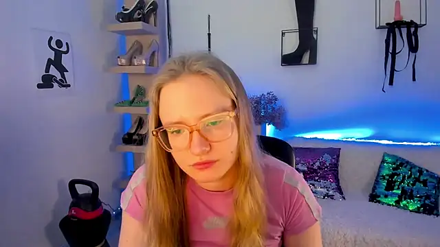 XXX chat uživo modela NancyHottie