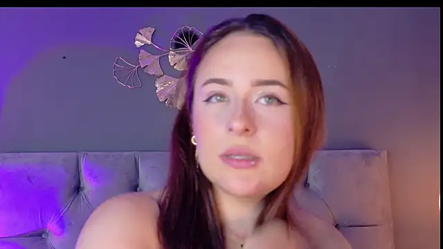 XXX chat uživo modela FoxieNova