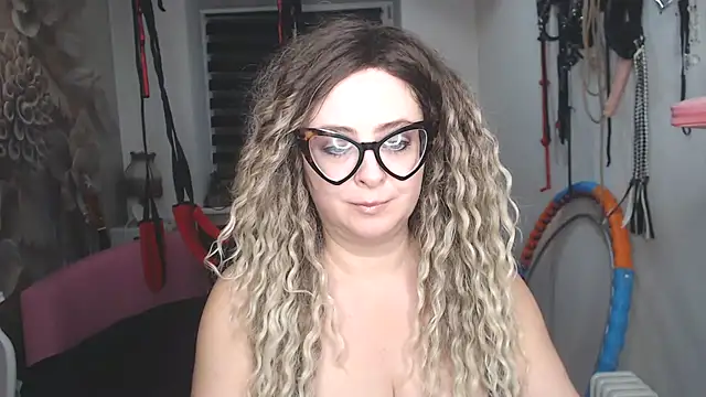 Pokazy przed kamerką – MISSwithDOLLS