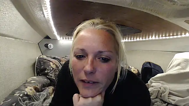 Doucelouve9's Live XXX Chat