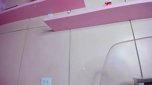 TaniaBellini live XXX chat