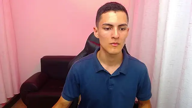 Matiius18のライブXXXチャット