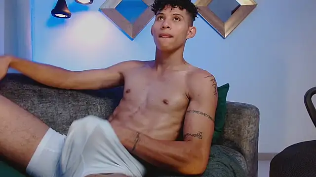 KamiSuarezのライブXXXチャット