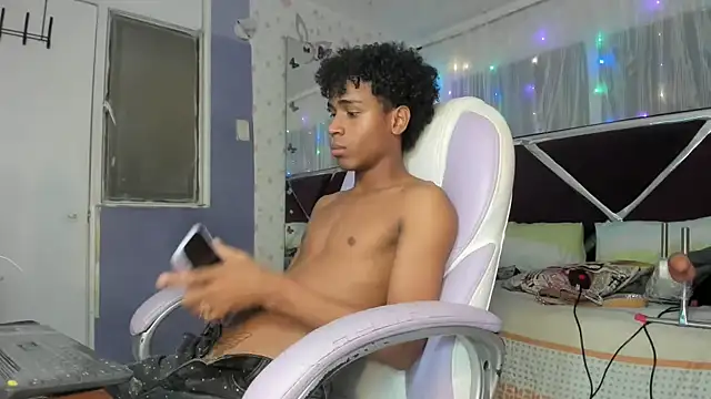 Show modela Santy_bigcock_01 na web-kameri