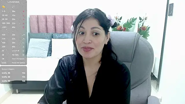 sophia_hadid live XXX chat