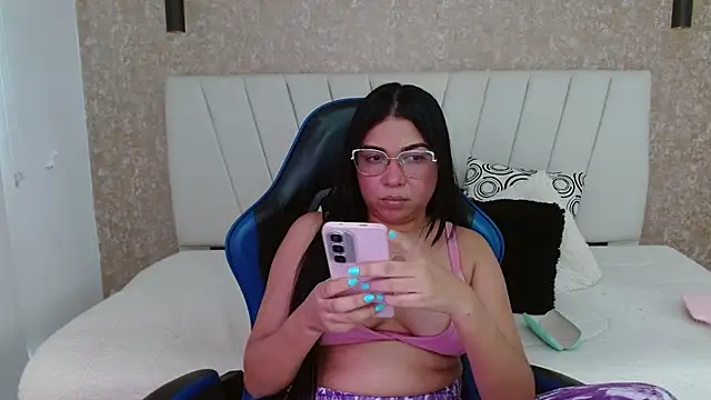 Chatroom XXX en direct de AliceSmity_