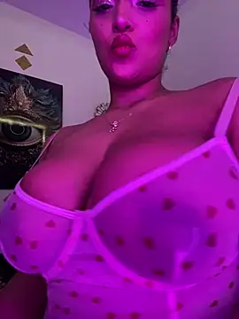 SaharQamar élő XXX-chatje