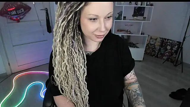 Chatroom XXX en direct de HoneySallyMoore