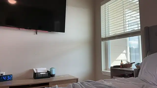 nextdoorlaur Show in webcam