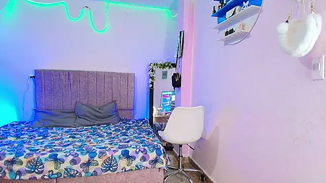 Онлайн чат XXX SofilealD