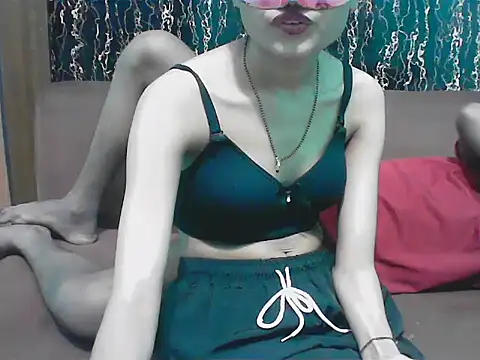 hello_baby01: διαδικτυακό σόου στην κάμερα