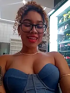 Sienna_brunette live XXX chat