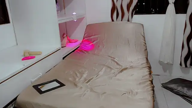 Chat XXX en directo de Ella_cummers