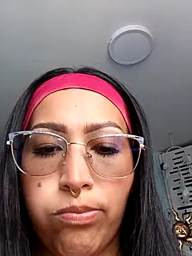 Lauraa22のウェブカメラショー