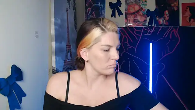 VanessaRey_ Adlı Modelin Canlı XXX Sohbeti