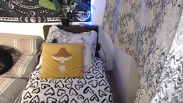 AlienforTwenty Live XXX Chat