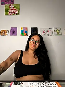 Annya-sweet: διαδικτυακό σόου στην κάμερα