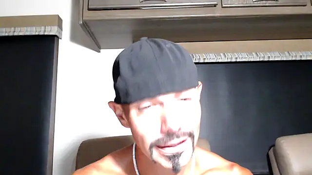 ThickD2C élő XXX-chatje