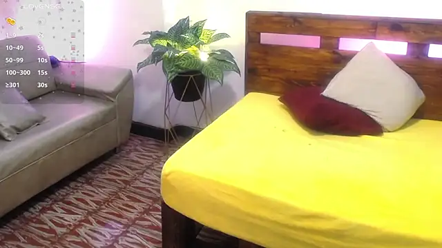 Yeseniaa25_ Adlı Modelin Canlı XXX Sohbeti