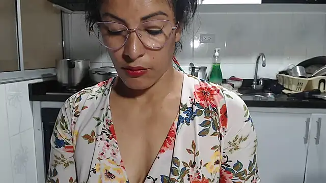 kateleyagrey Adlı Modelin Canlı XXX Sohbeti