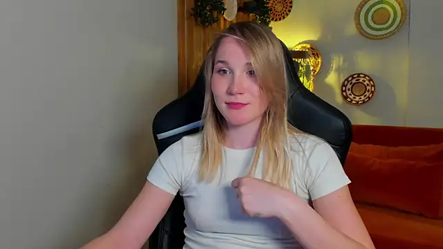 ElaraVoltage's Live XXX Chat