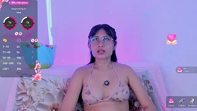 NayeCloud Chat XXX in diretta