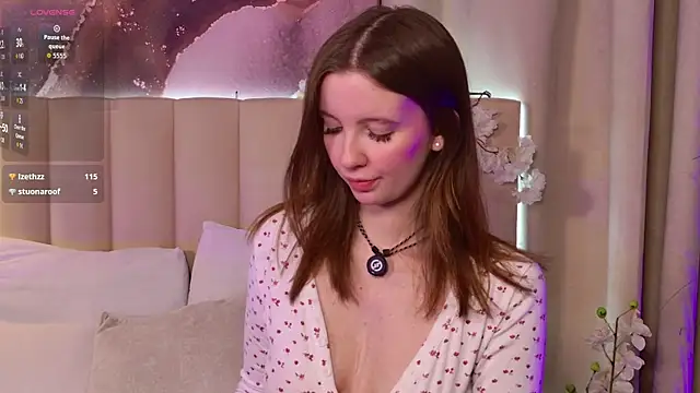 Chat +18 de Layla_Bloom ao vivo