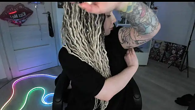 HoneySallyMoore's Live XXX Chat