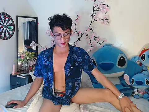 good_boy_in_bed Adlı Modelin Web Kamerası Şovu