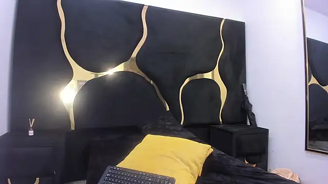 CamilaRoyale Live XXX Chat