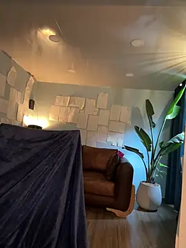 XXX chat uživo modela Canneela