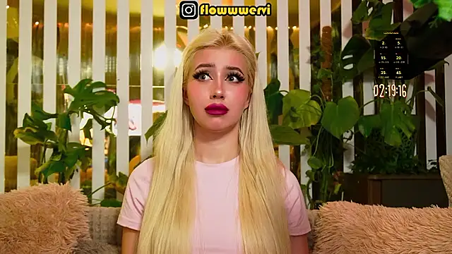 แชท XXX สดของ FlowweerGirl