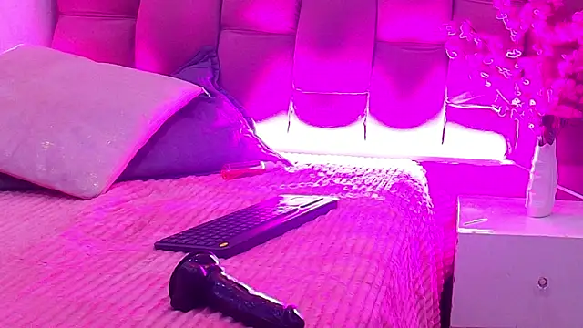 XXX chat uživo modela Meloddyys__