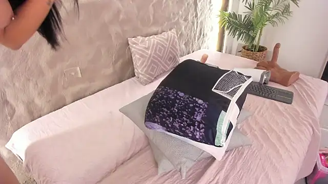 Pertunjukan Kamera Web Naomy_gyal