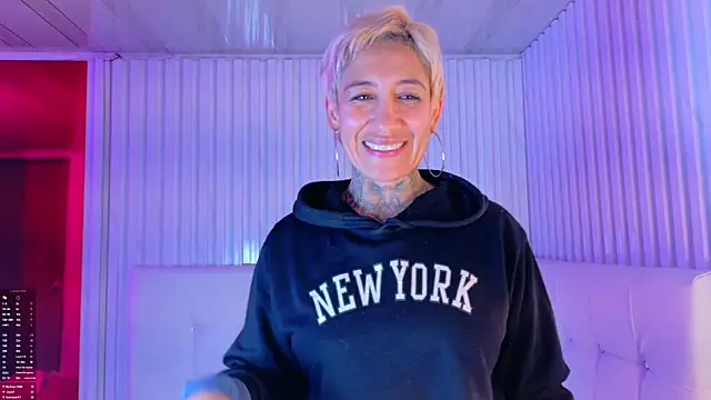 Everlyn_sexx Chat XXX in diretta