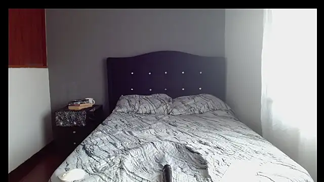 Emilia_1995's Live XXX Chat