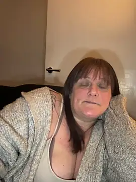 Busty-GilfQuinn Live XXX Chat