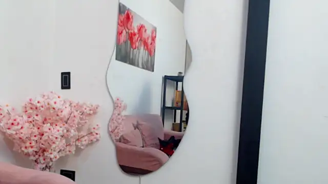 pinky_f00x Adlı Modelin Canlı XXX Sohbeti