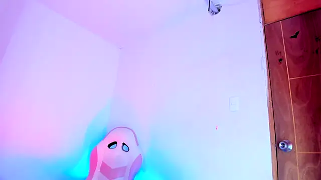 Emily_Coper18 Live XXX-chat