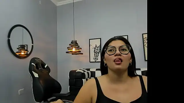 Mia_Curvyy's Live XXX Chat