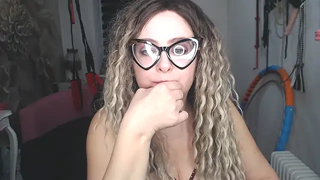 MISSwithDOLLS Live XXX-chat