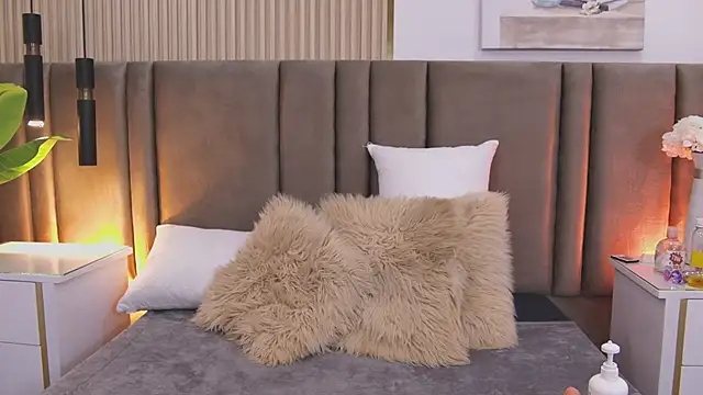 دردشة SaraLugo الجنسية المباشرة