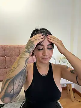 EmmyEvans1's Live XXX Chat