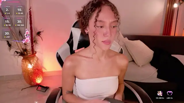 ChloeMoretiのライブXXXチャット