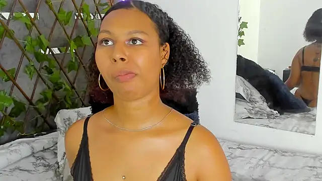 Show de tatianasquirthot na webcam