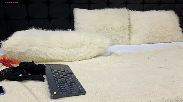 messy-saray élő XXX-chatje