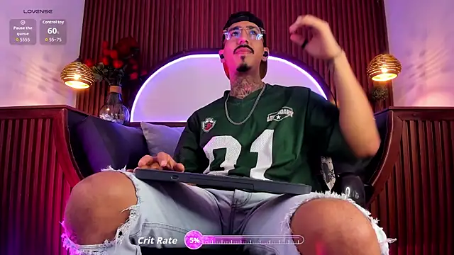 Donovan_Desmond Chat XXX in diretta